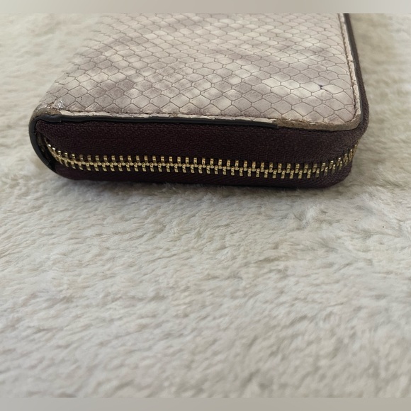 Michael Kors snake print large zip around Wallet GUC - Picture 11 of 13